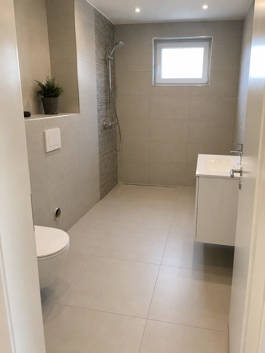 Saniertes Badezimmer mit bodengleicher Dusche in Schwäbisch Hall