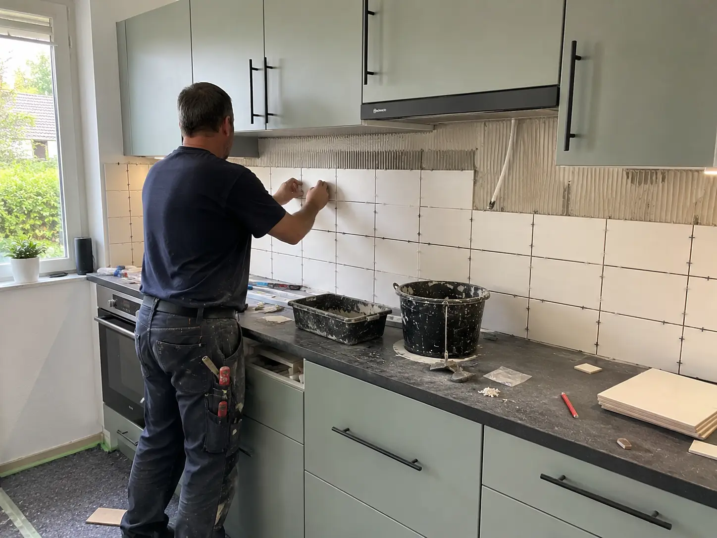 Fliesenarbeiten in der Küche einer Wohnung in Schwäbisch Hall