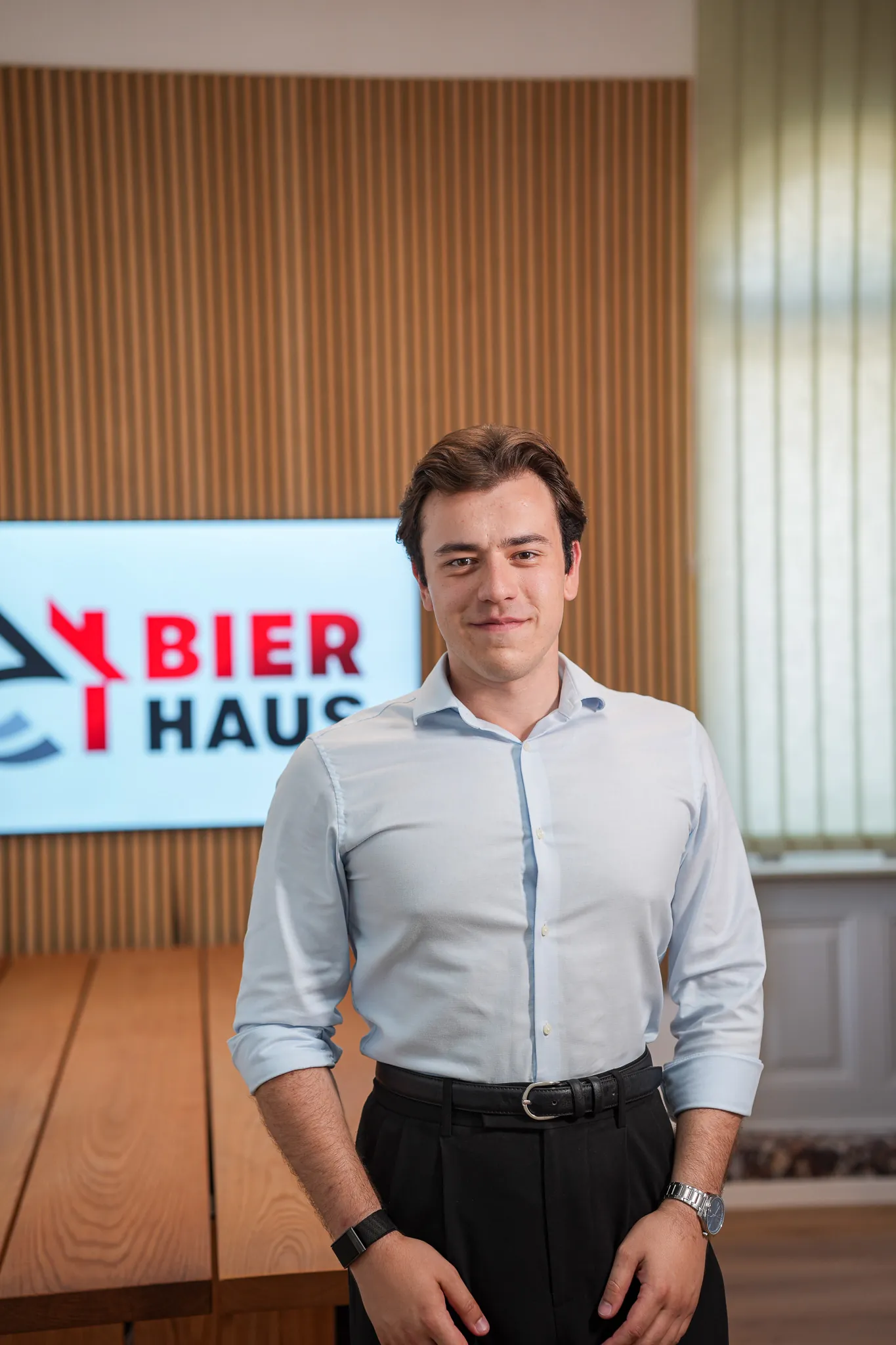 Dominik Bier, zuständig für Planung und Ausführung auf der Baustelle, im Büro von Bier Haus in Schwäbisch Hall